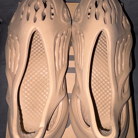 Yeezy Foam Runner - Picture 4 of 7